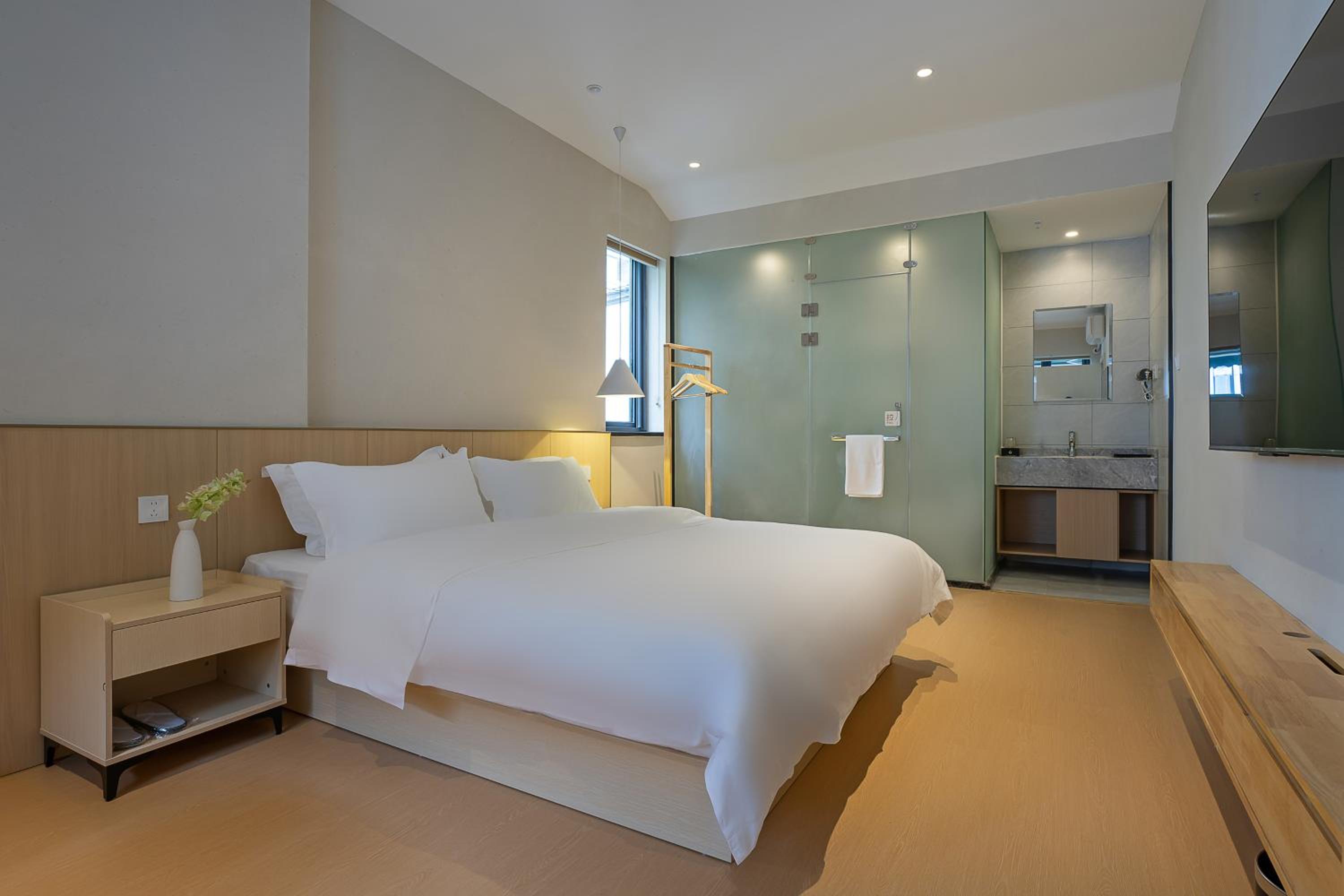 Mulan Road Youth Hotel