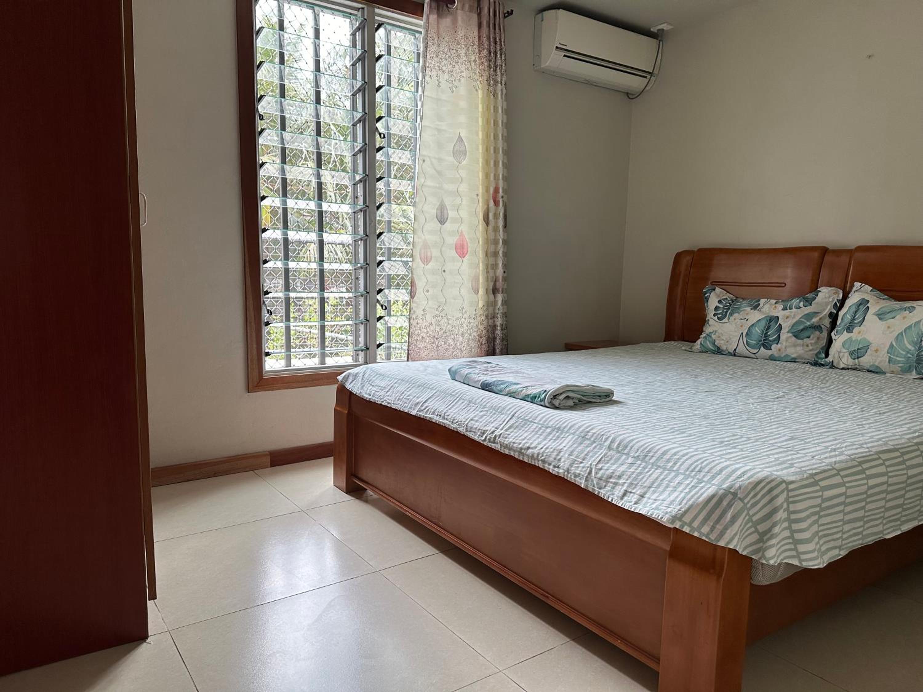 Large two-bedroom apartment-free parking