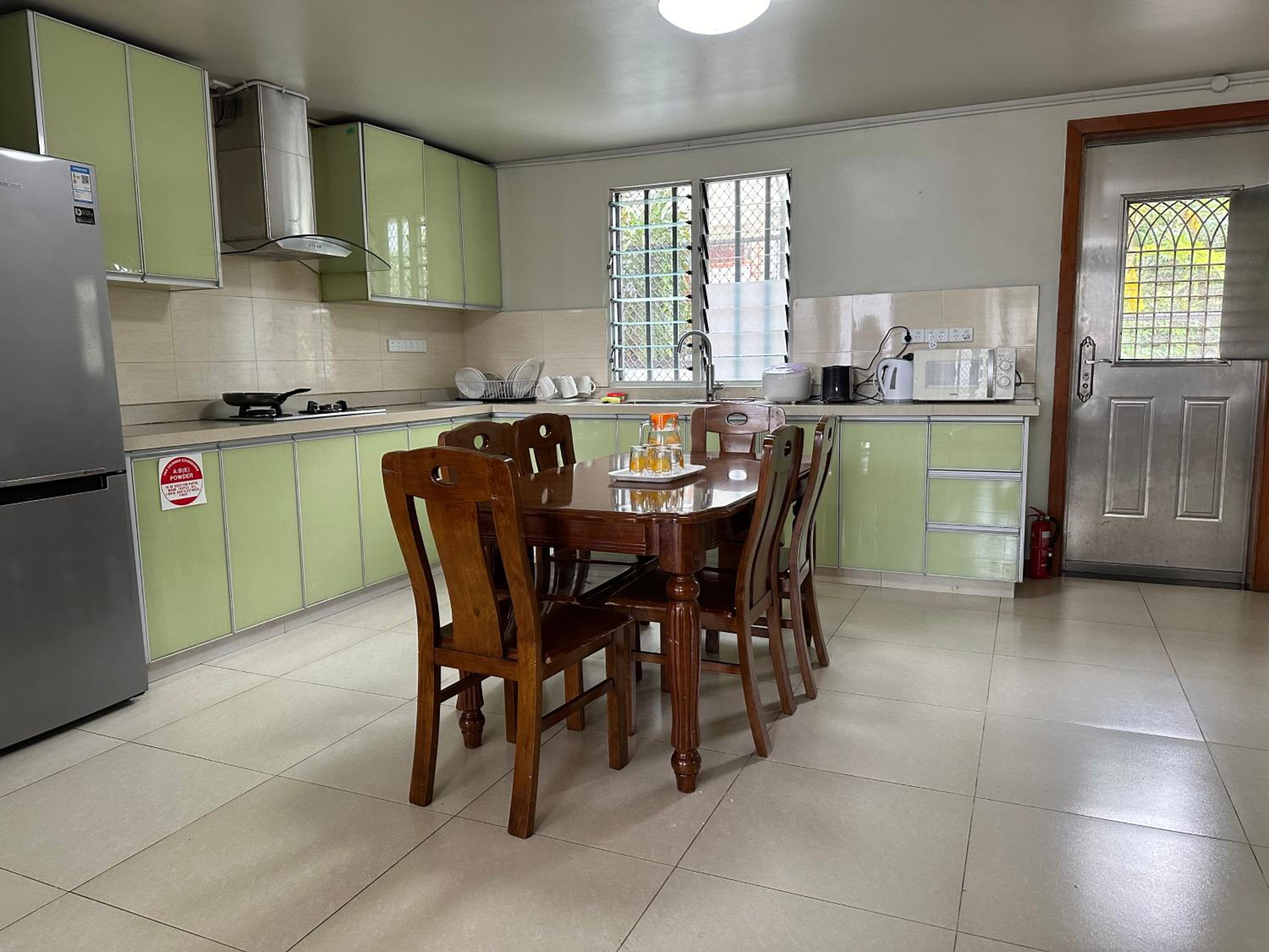 Large two-bedroom apartment-free parking