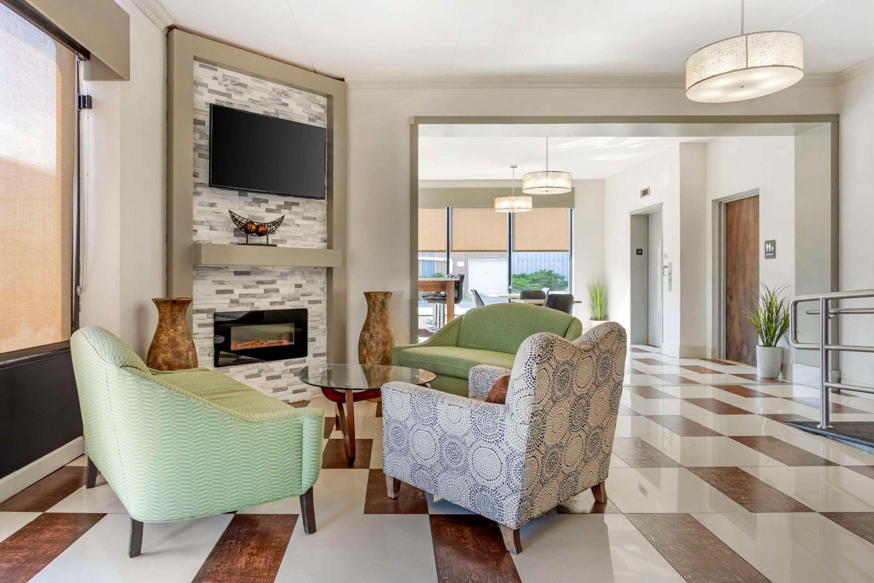 Comfort Inn Edgewater on Hudson River