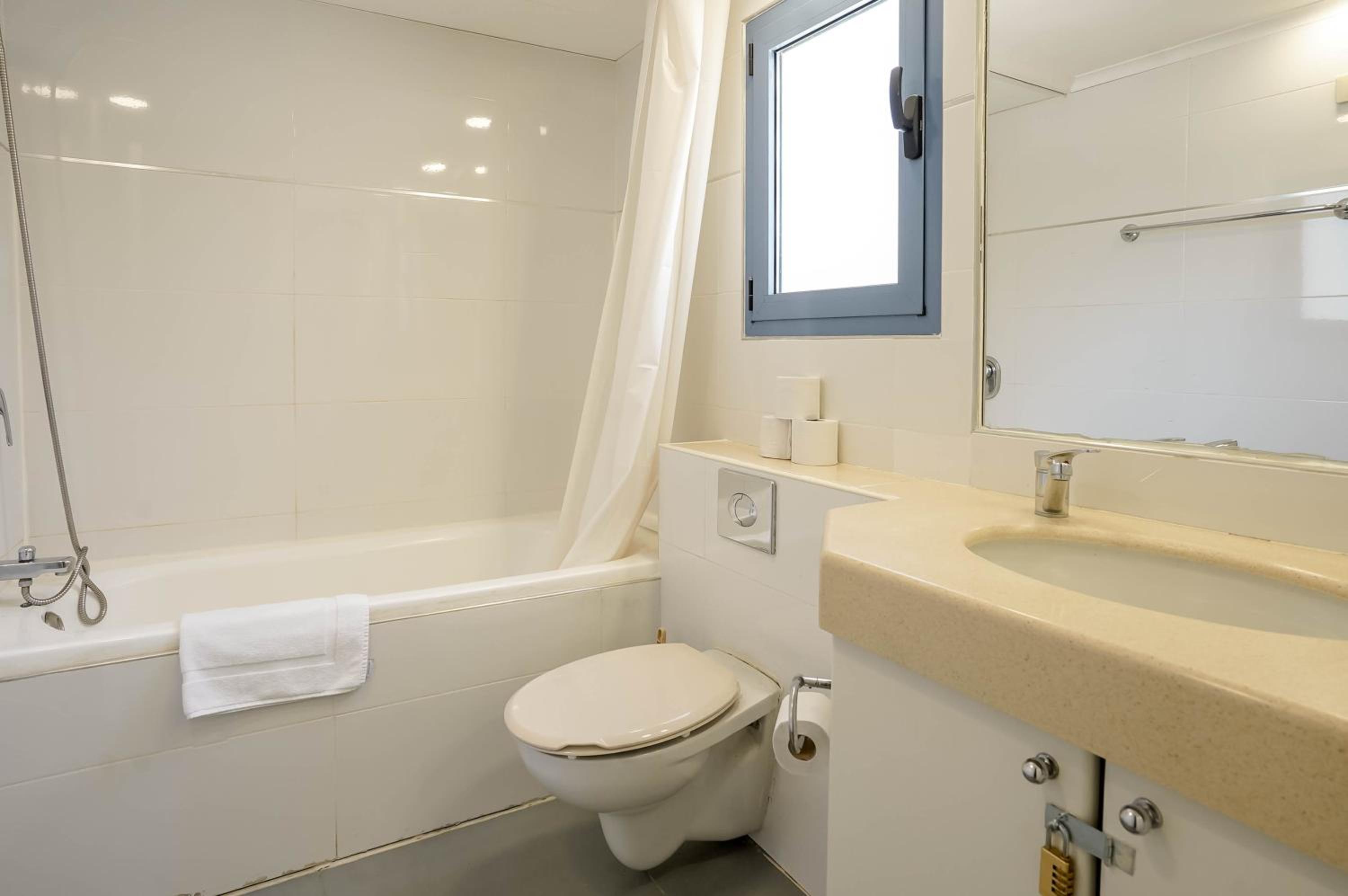 Amazing studio apartments in the Royal Park complex view 5