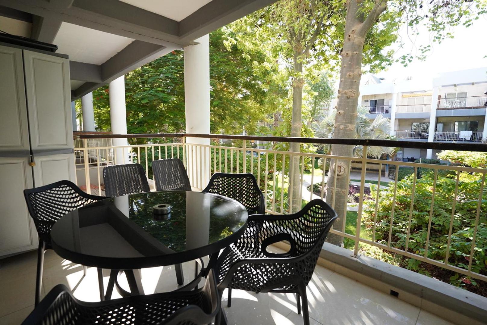 Amazing studio apartments in the Royal Park complex view 3