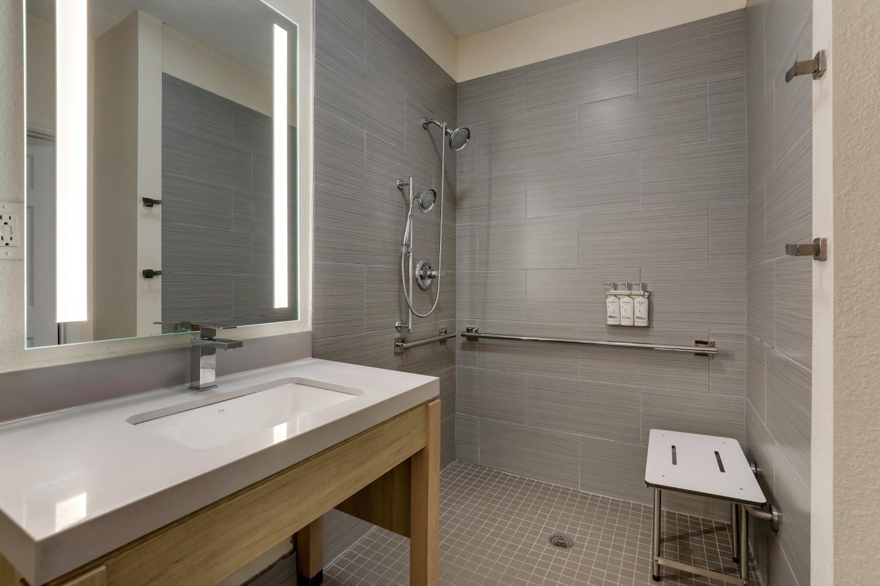 Lexington Vacations - Candlewood Suites Lexington, an IHG Hotel - Property Image 125