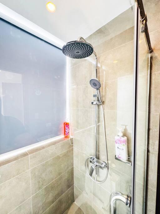 Luxury Hotel near City of Dreams, Solaire, NAIA, and MOA - City of Bridge view 2