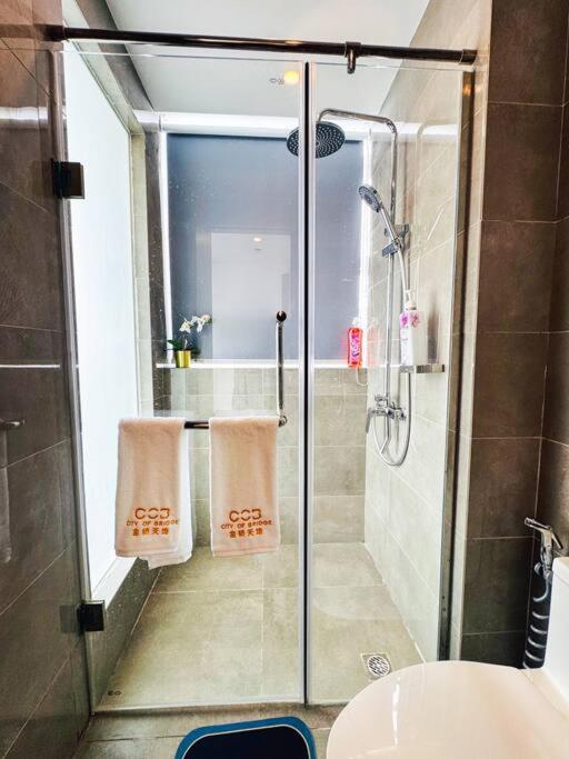 Luxury Hotel near City of Dreams, Solaire, NAIA, and MOA - City of Bridge view 4