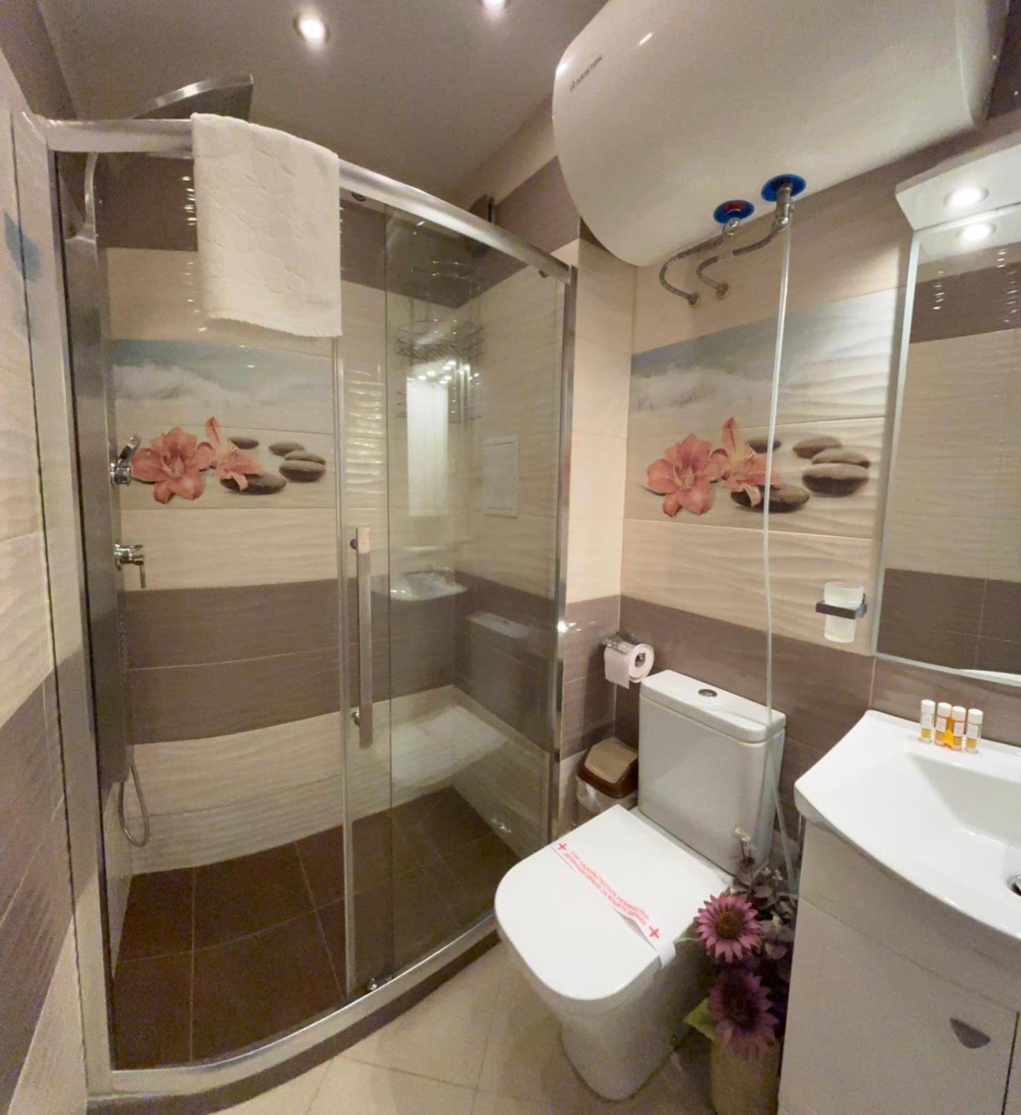 GRAND APARTMENT BOGORIDI - top center near to sea and sea garden