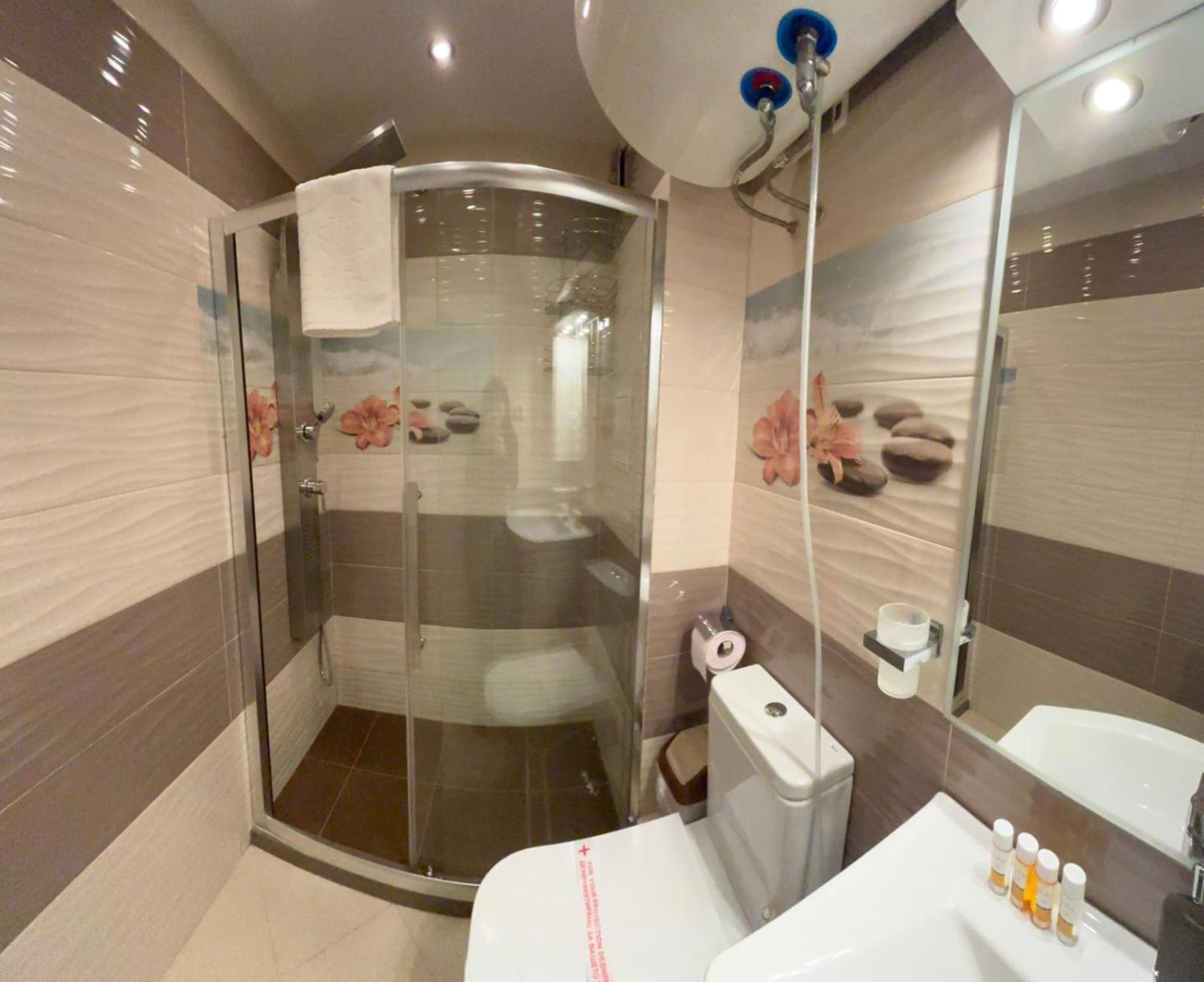 GRAND APARTMENT BOGORIDI - top center near to sea and sea garden
