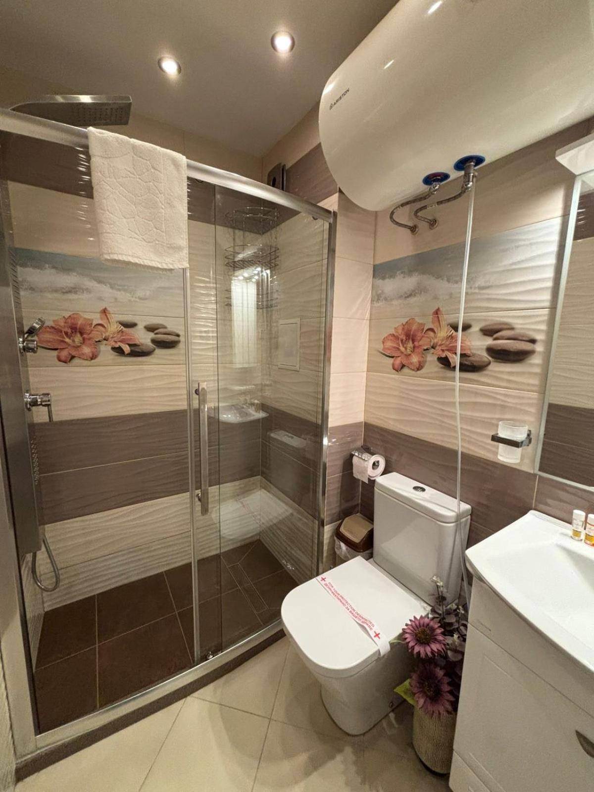 GRAND APARTMENT BOGORIDI - top center near to sea and sea garden