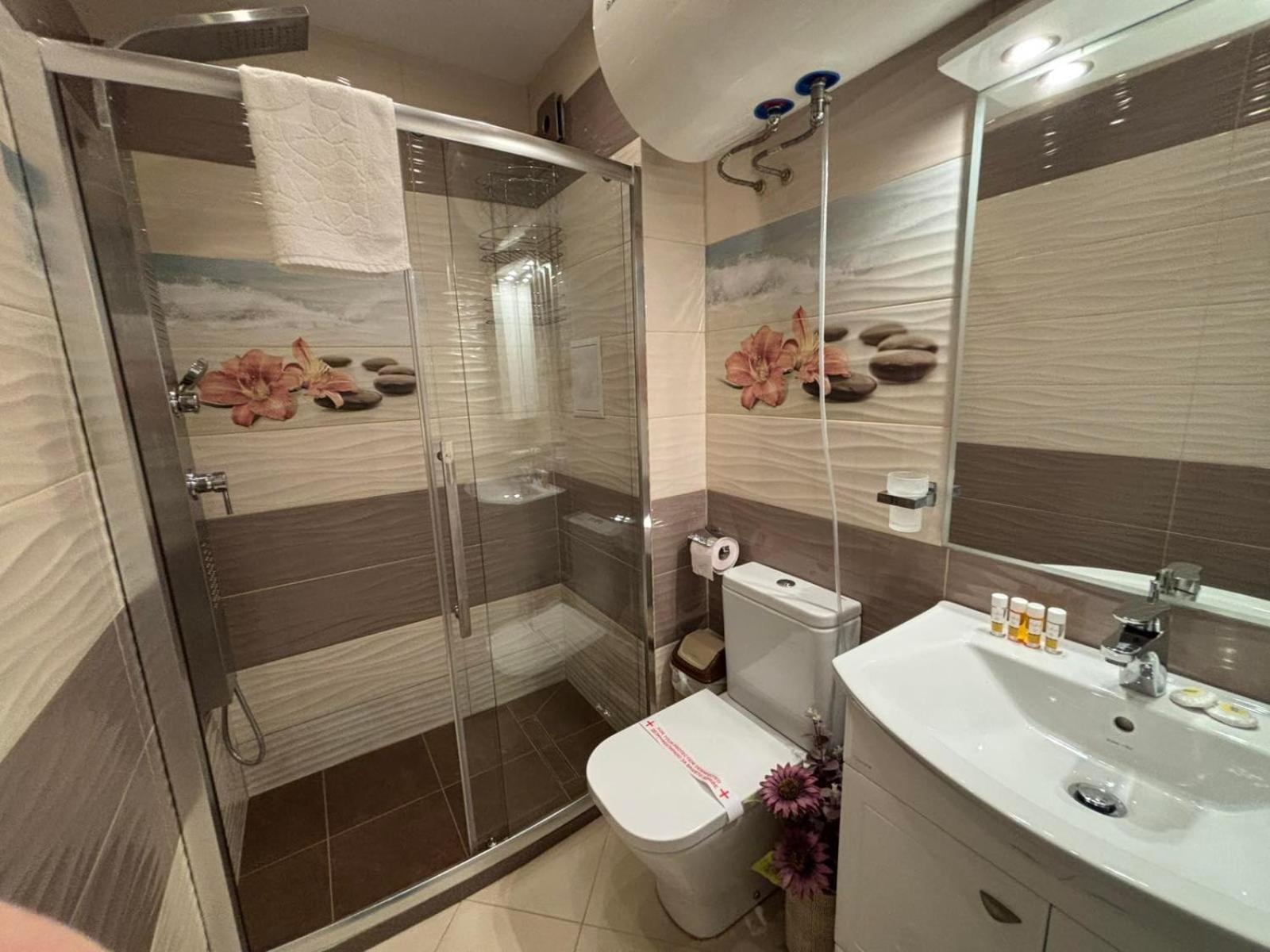 GRAND APARTMENT BOGORIDI - top center near to sea and sea garden