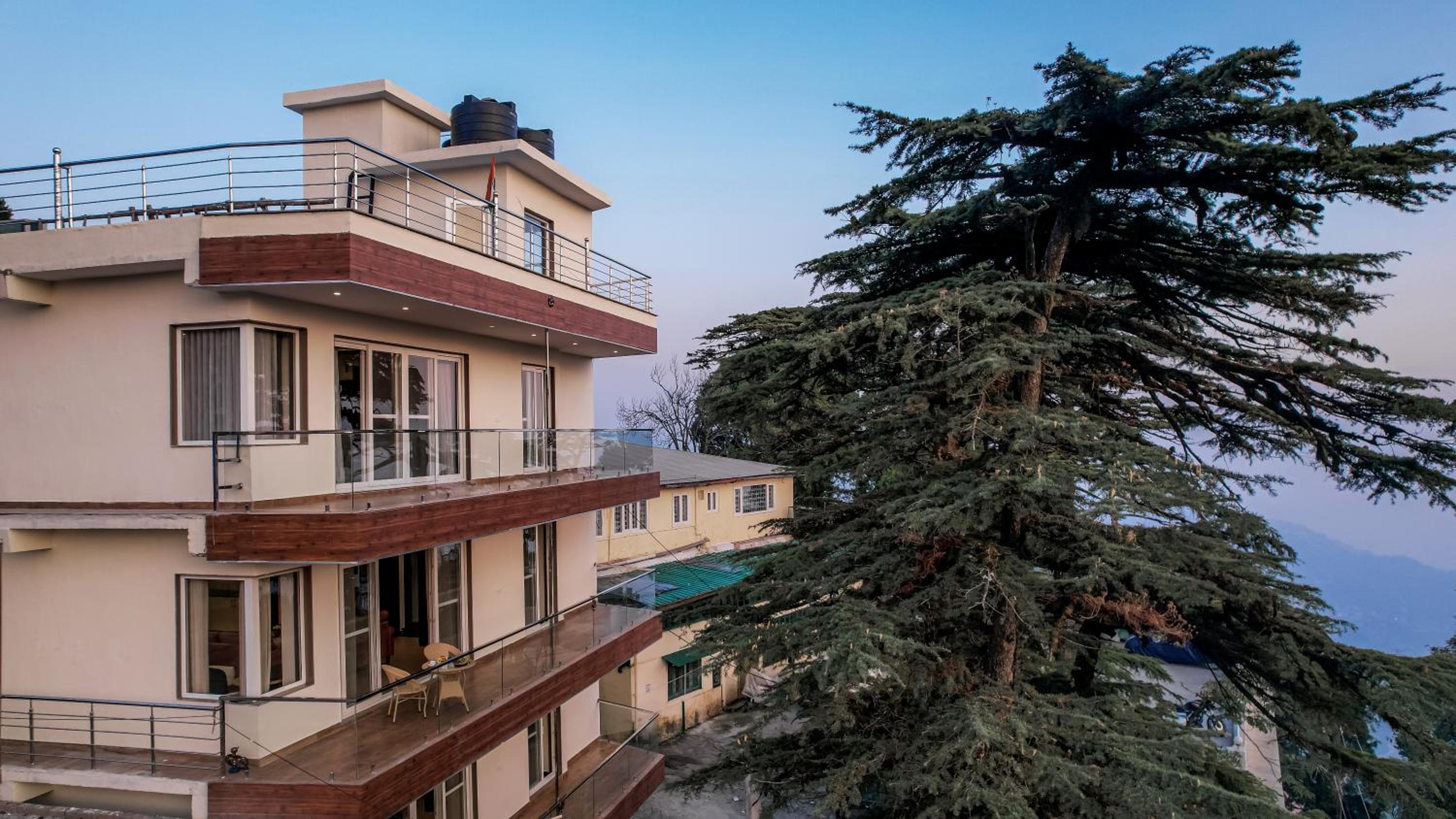 SaffronStays Library Enclave President Suite - 1-BHK Luxury Apt with Valley View, Mall Road Mussoorie