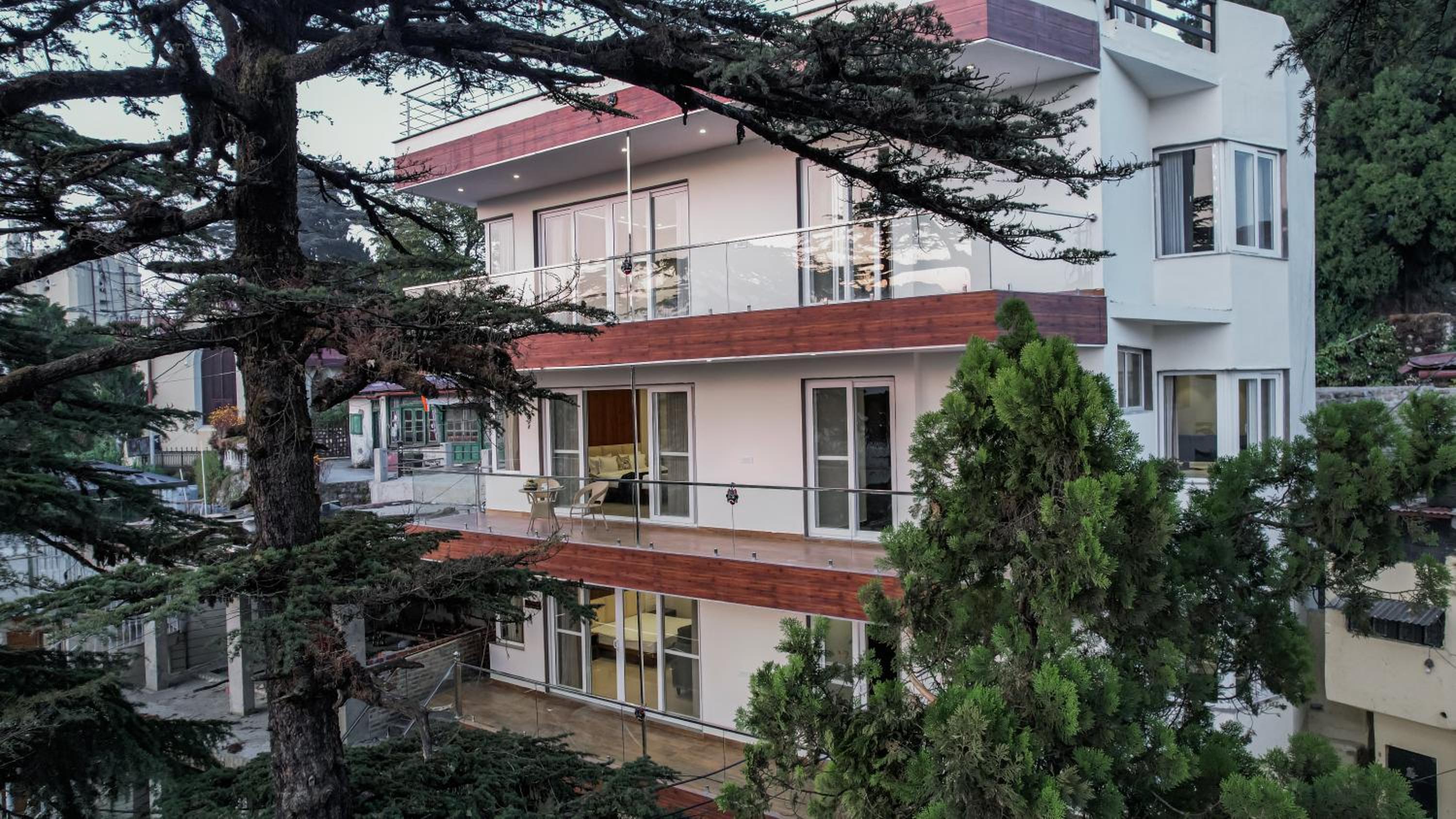SaffronStays Library Enclave President Suite - 1-BHK Luxury Apt with Valley View, Mall Road Mussoorie