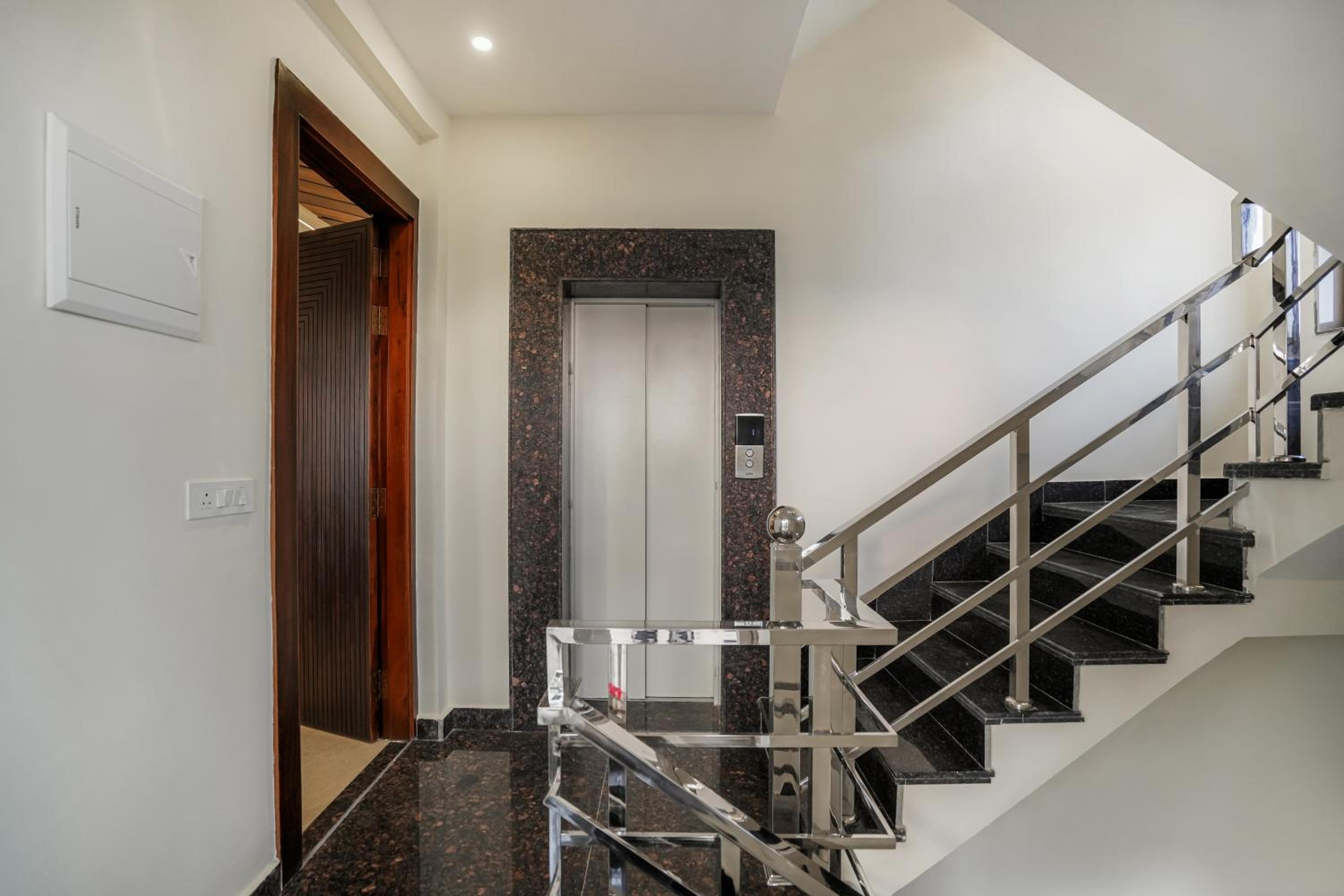 SaffronStays Library Enclave President Suite - 1-BHK Luxury Apt with Valley View, Mall Road Mussoorie