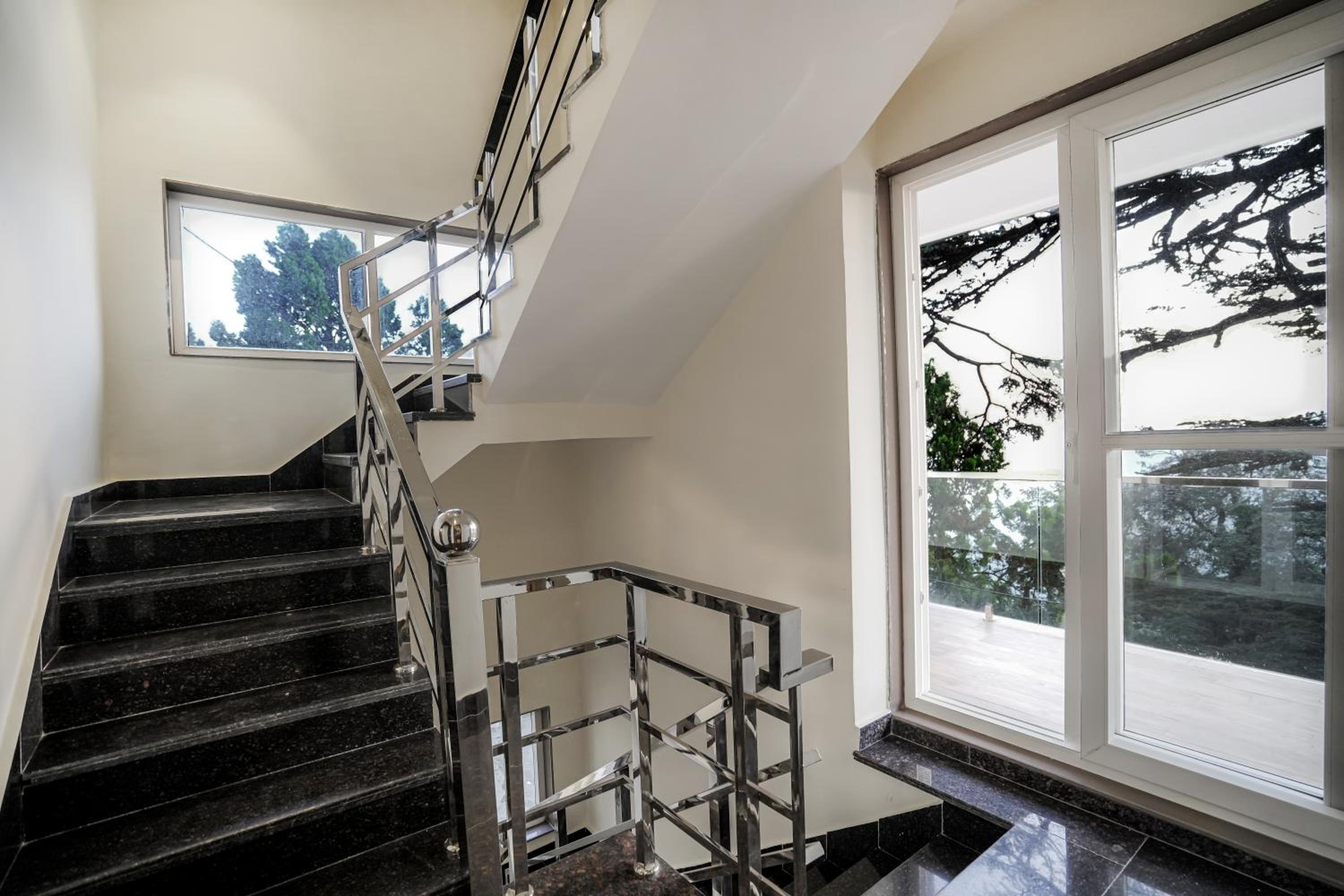 SaffronStays Library Enclave President Suite - 1-BHK Luxury Apt with Valley View, Mall Road Mussoorie