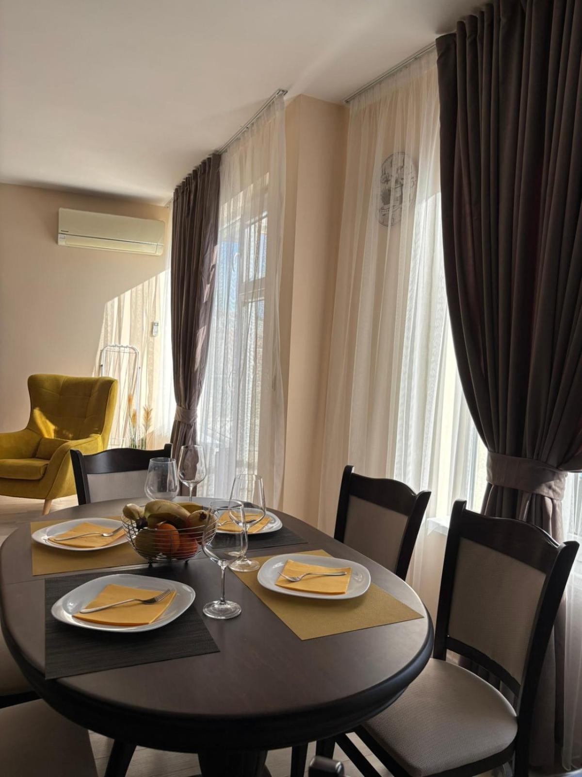 GRAND APARTMENT BOGORIDI - top center near to sea and sea garden