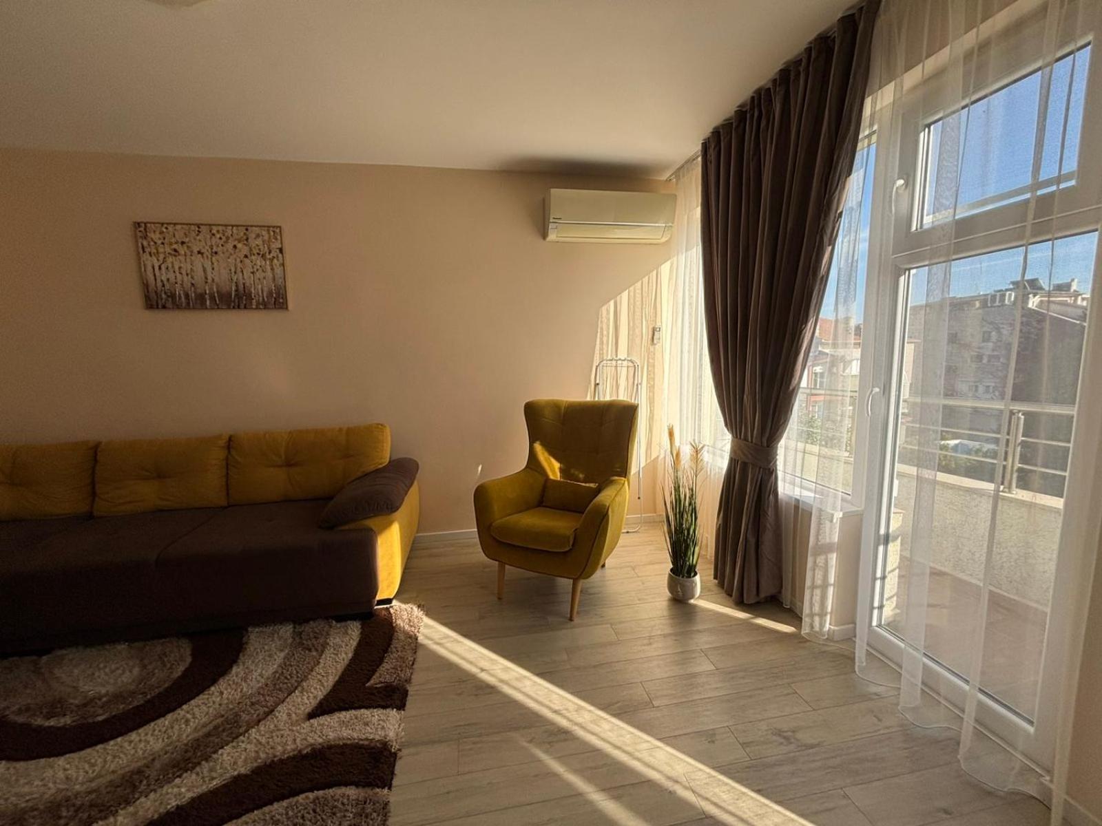 GRAND APARTMENT BOGORIDI - top center near to sea and sea garden