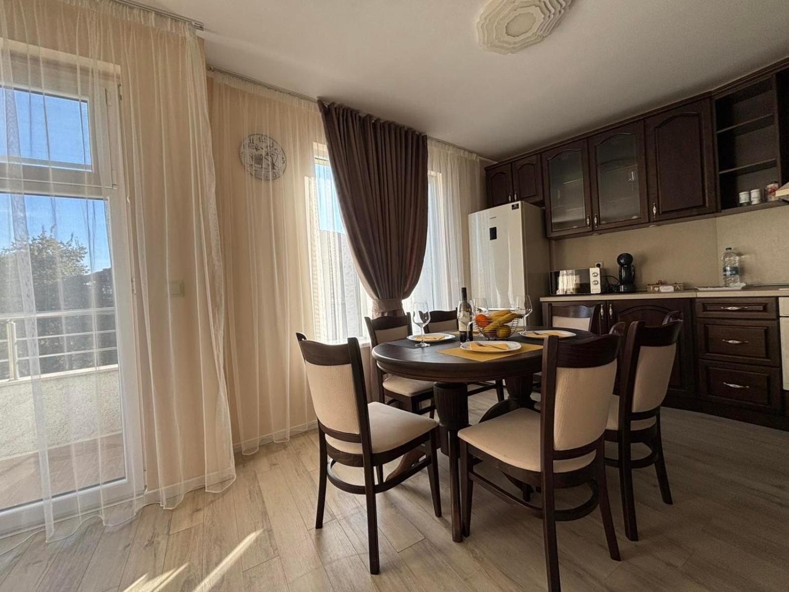 GRAND APARTMENT BOGORIDI - top center near to sea and sea garden