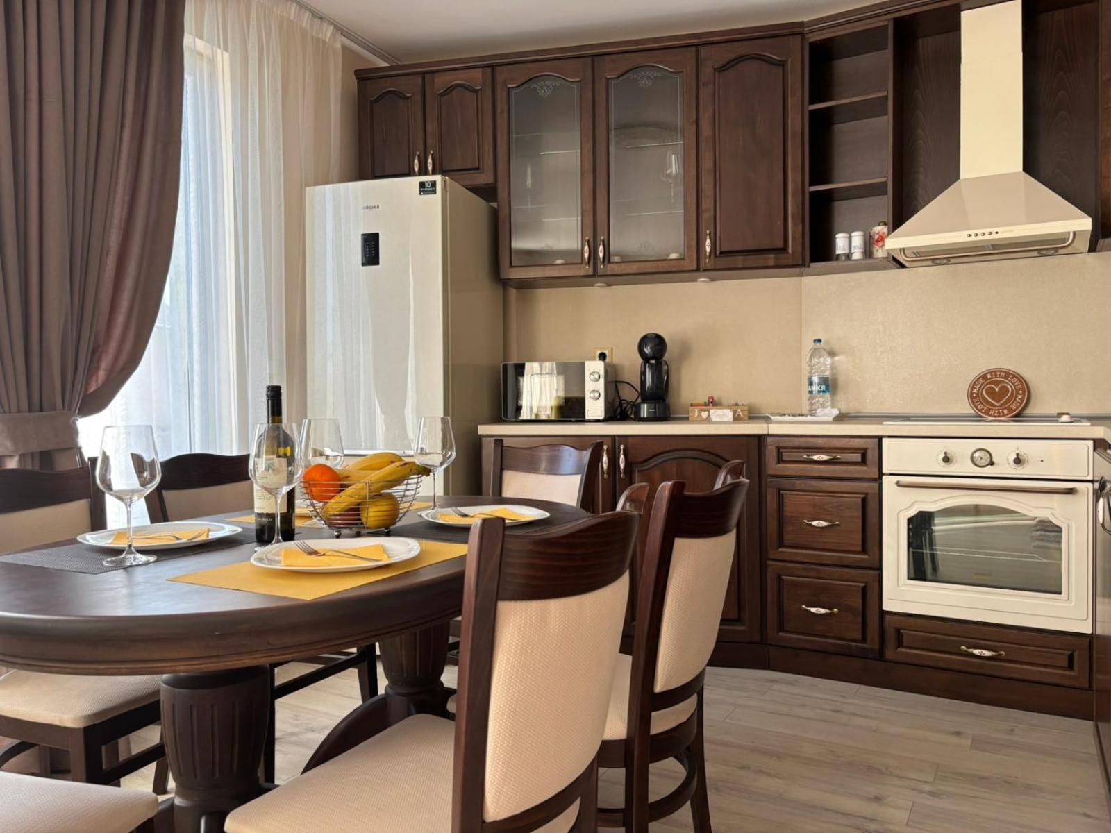 GRAND APARTMENT BOGORIDI - top center near to sea and sea garden