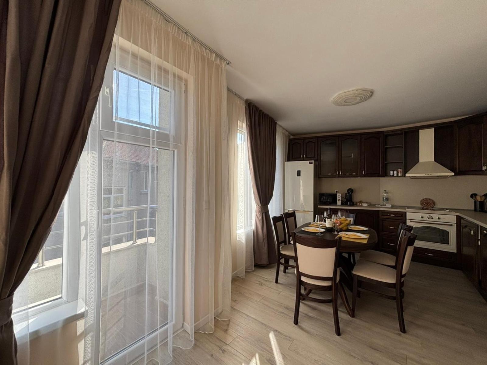 GRAND APARTMENT BOGORIDI - top center near to sea and sea garden