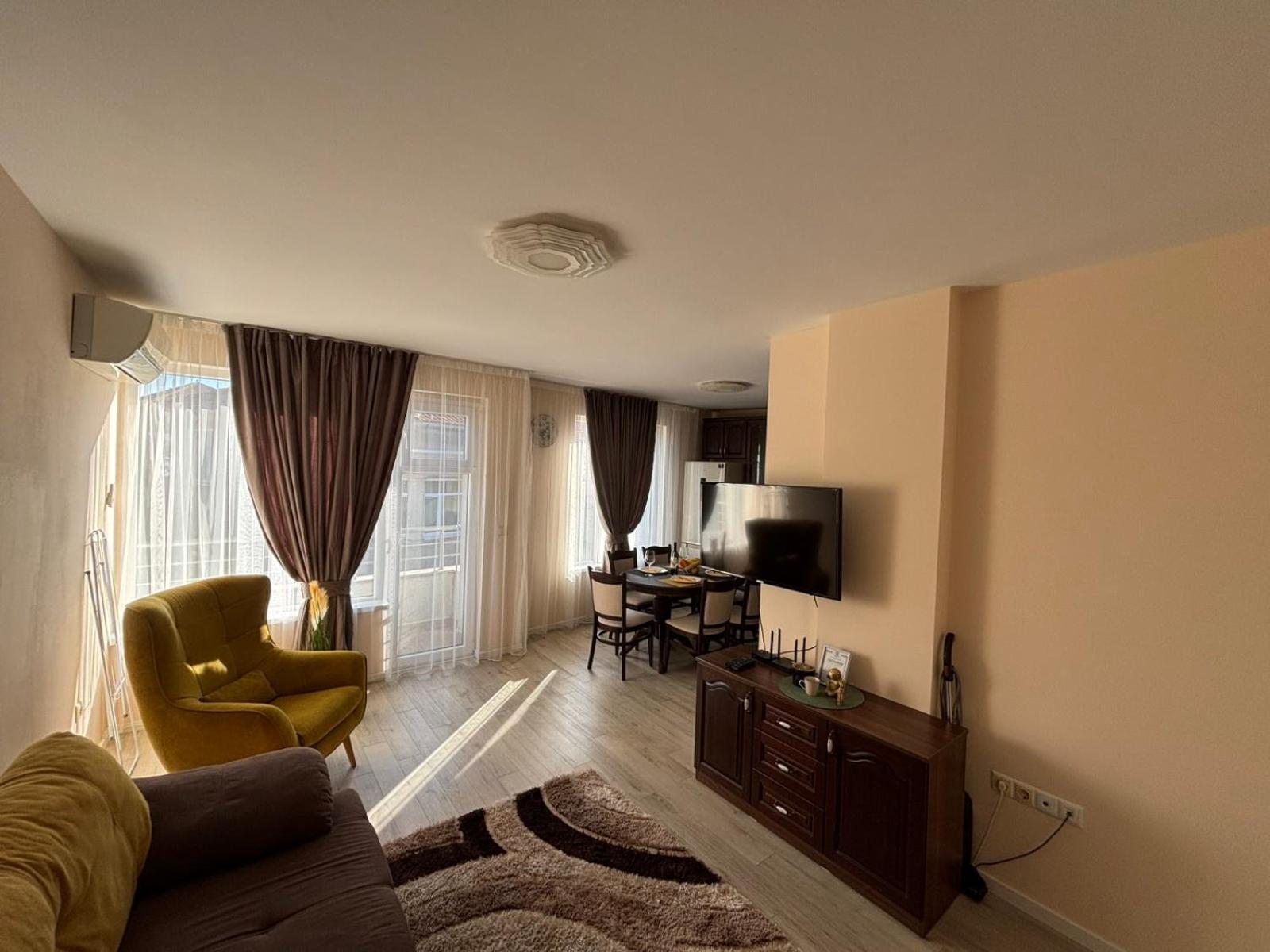 GRAND APARTMENT BOGORIDI - top center near to sea and sea garden