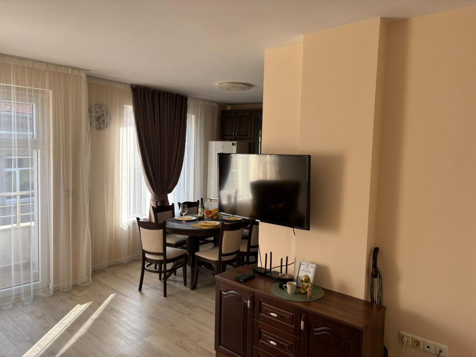 GRAND APARTMENT BOGORIDI - top center near to sea and sea garden