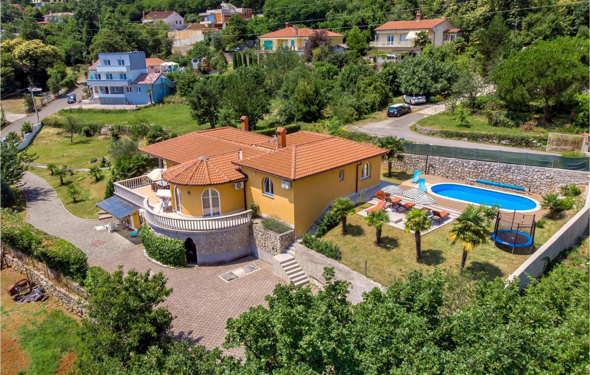 Awesome Home In Opric