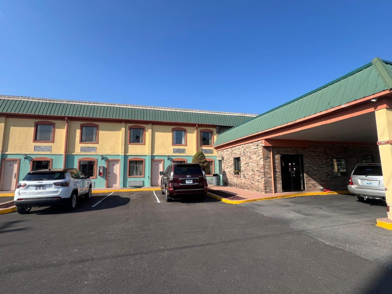 Richmond Vacations - Quality Quarters Inn By OYO Richmond KY I-75 - Property Image 3