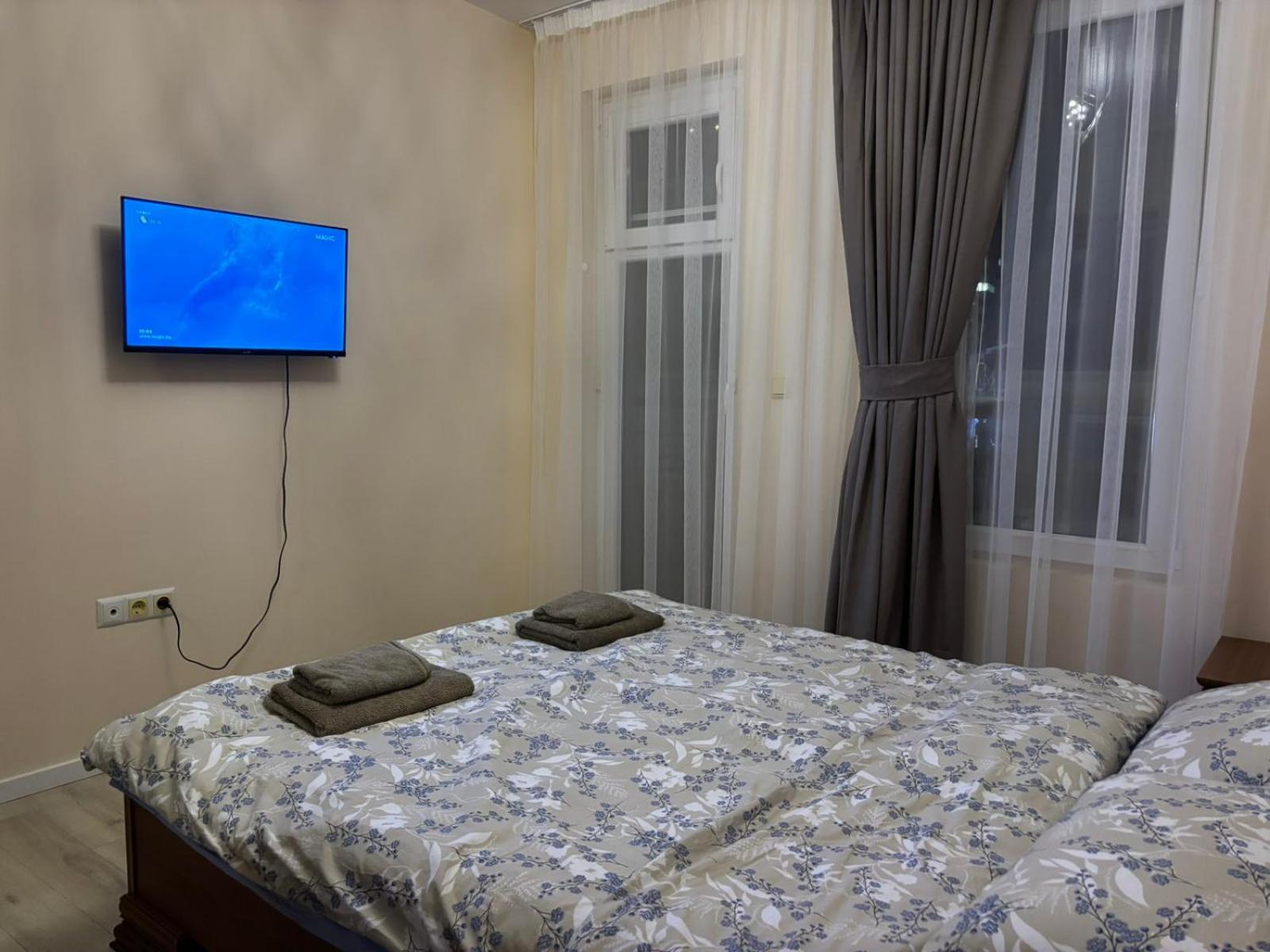 GRAND APARTMENT BOGORIDI - top center near to sea and sea garden