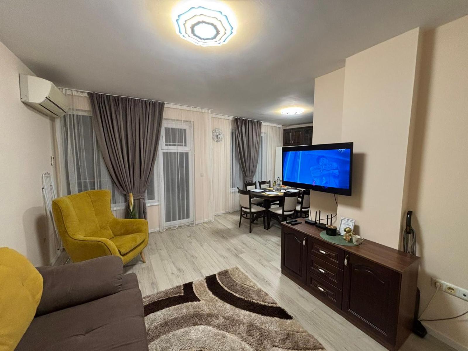 GRAND APARTMENT BOGORIDI - top center near to sea and sea garden