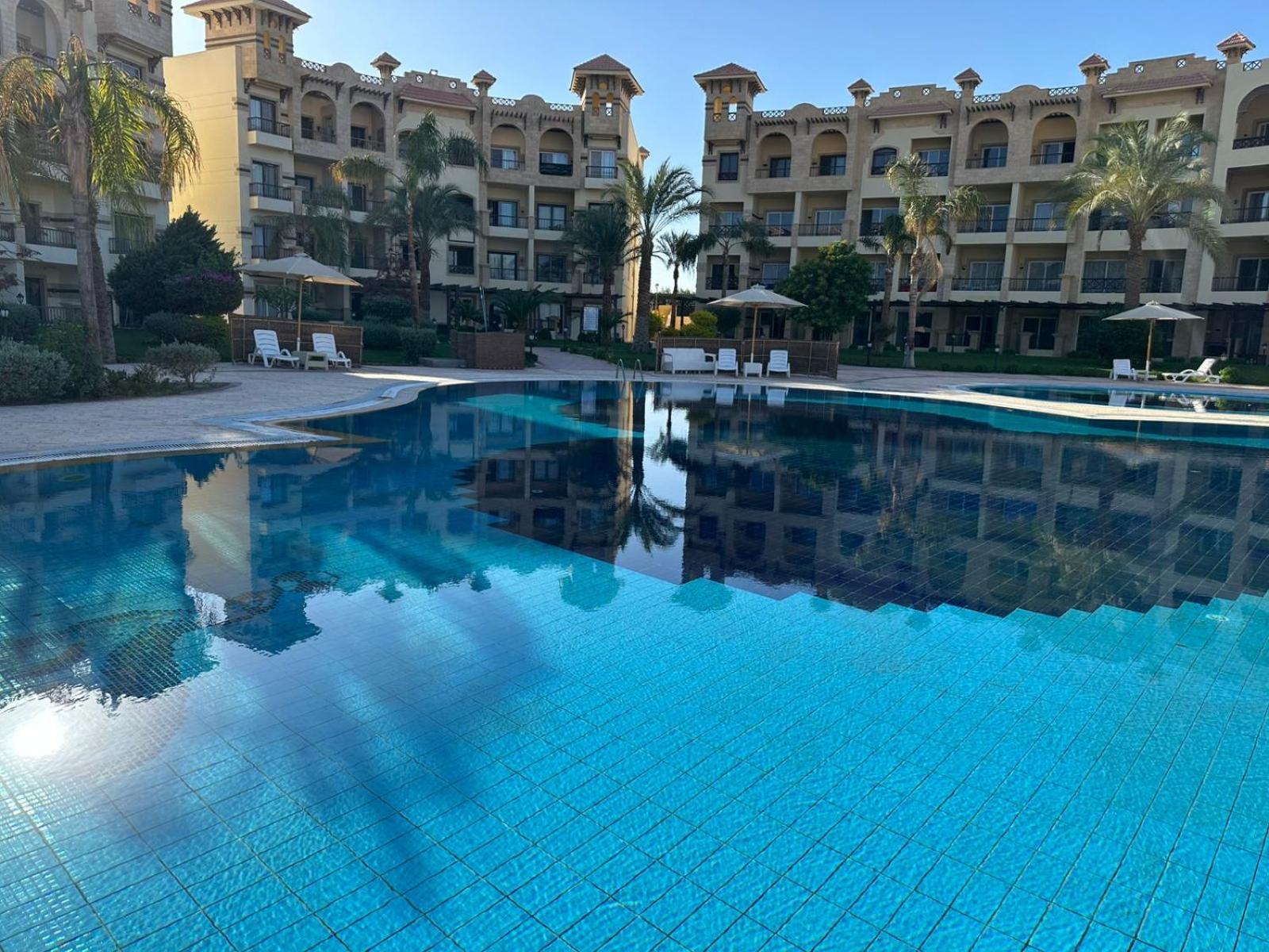 Al Saraya Sahl Hasheesh by Peaks