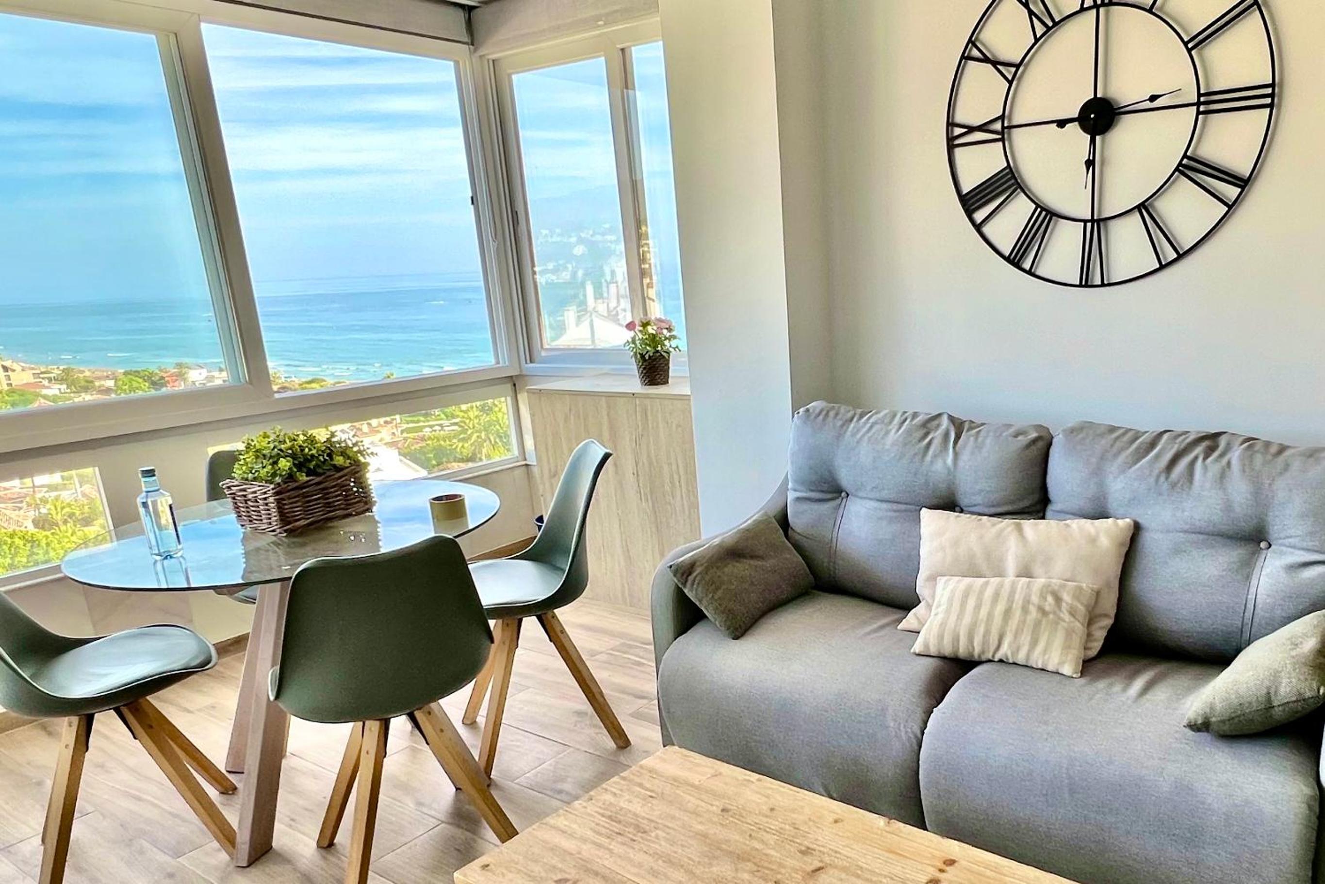 MARBELLA BEACHFRONT- Apartamento junto a la playa y con impresionantes vistas al mar
