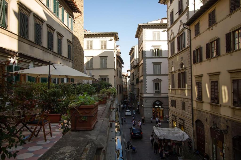 Spacious & Bright, next to the Duomo of Florence, Michelangelo, with Patio