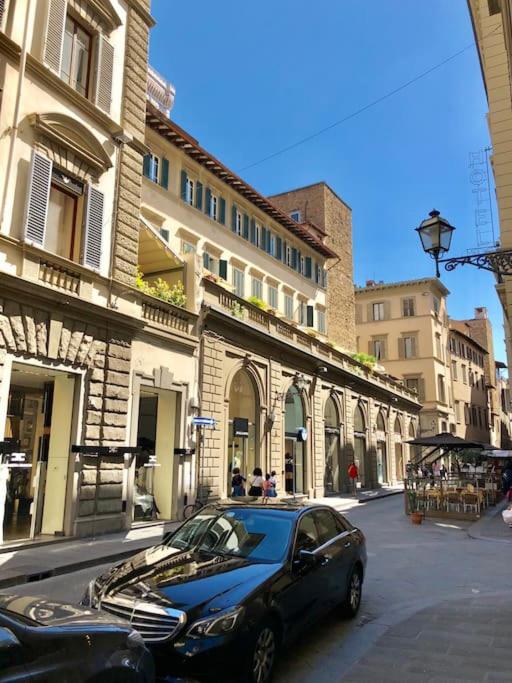 Spacious & Bright, next to the Duomo of Florence, Michelangelo, with Patio