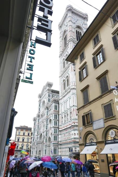 Spacious & Bright, next to the Duomo of Florence, Michelangelo, with Patio