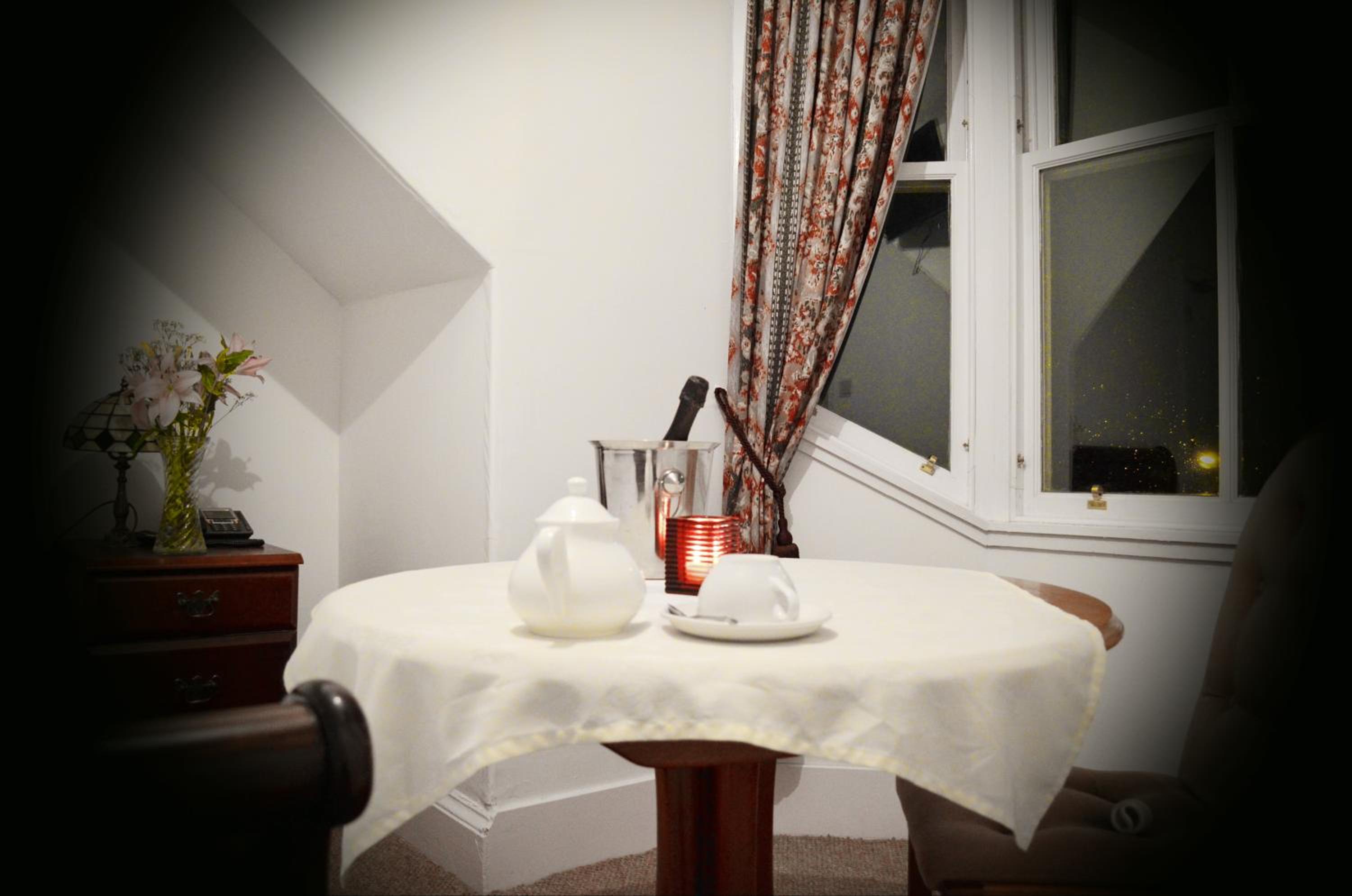 Dundee Vacations - Tayview Hotel - Property Image 2