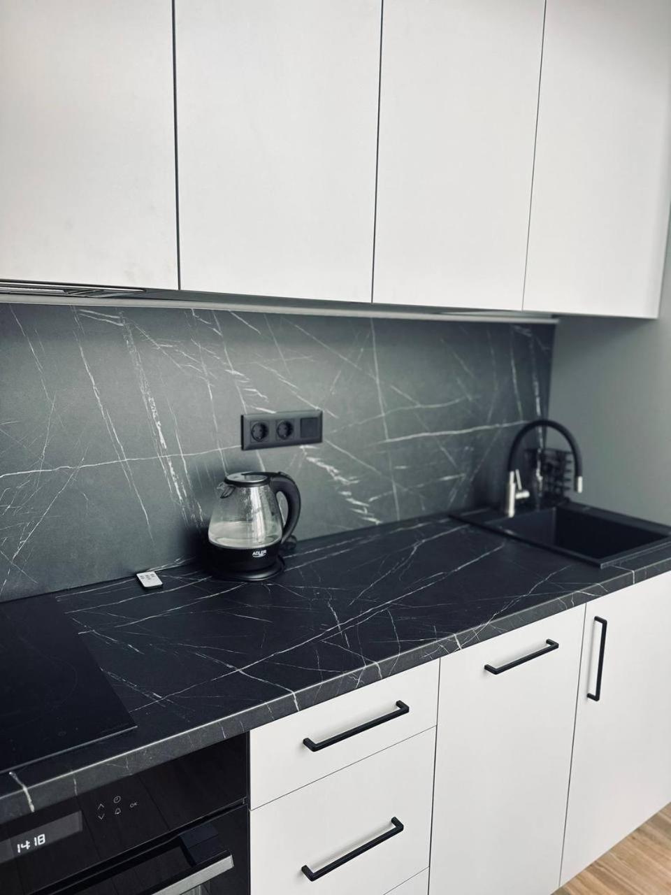 Sunny loft 24x7 x free parking x close to old town by H&H