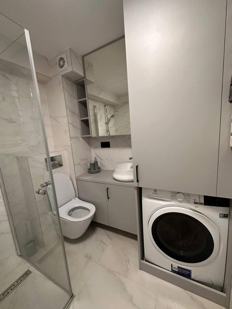 Sunny loft 24x7 x free parking x close to old town by H&H