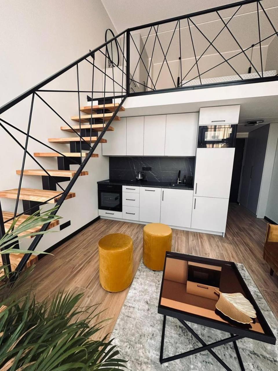 Sunny loft 24x7 x free parking x close to old town by H&H