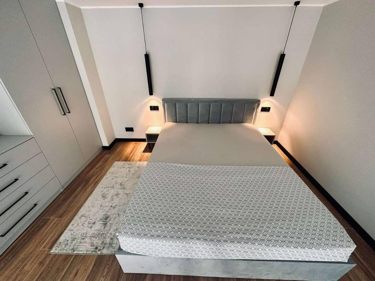 Sunny loft 24x7 x free parking x close to old town by H&H