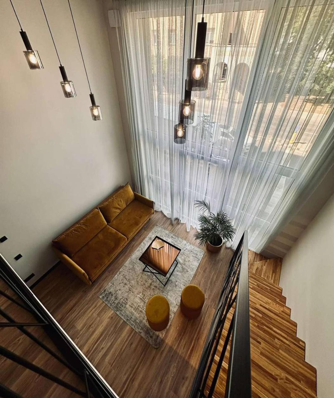 Sunny loft 24x7 x free parking x close to old town by H&H