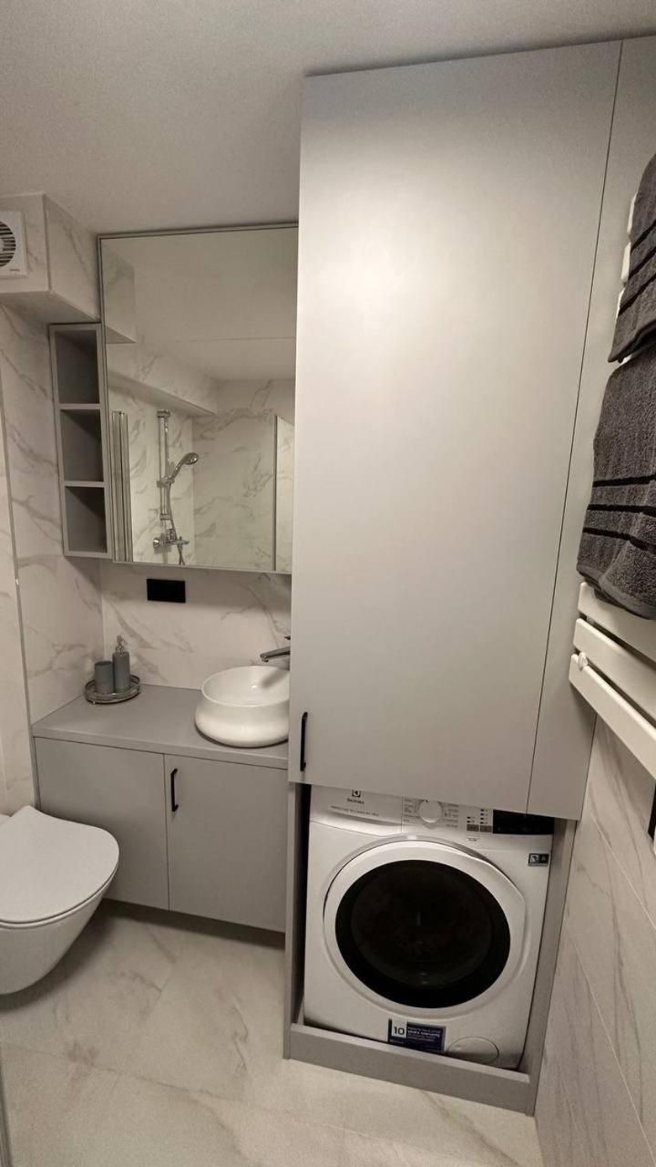 Sunny loft 24x7 x free parking x close to old town by H&H