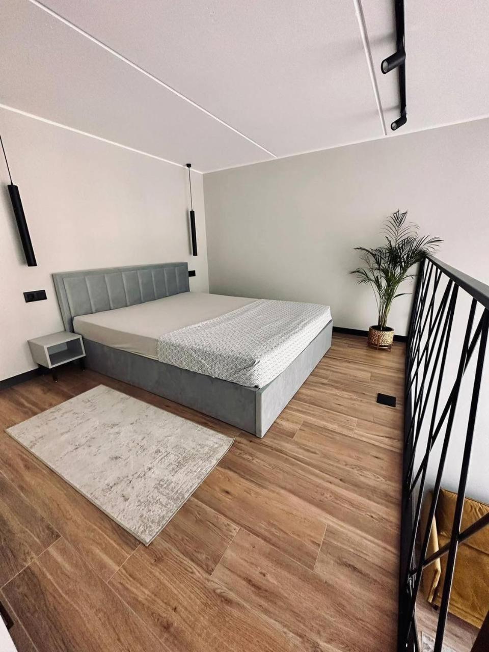 Sunny loft 24x7 x free parking x close to old town by H&H