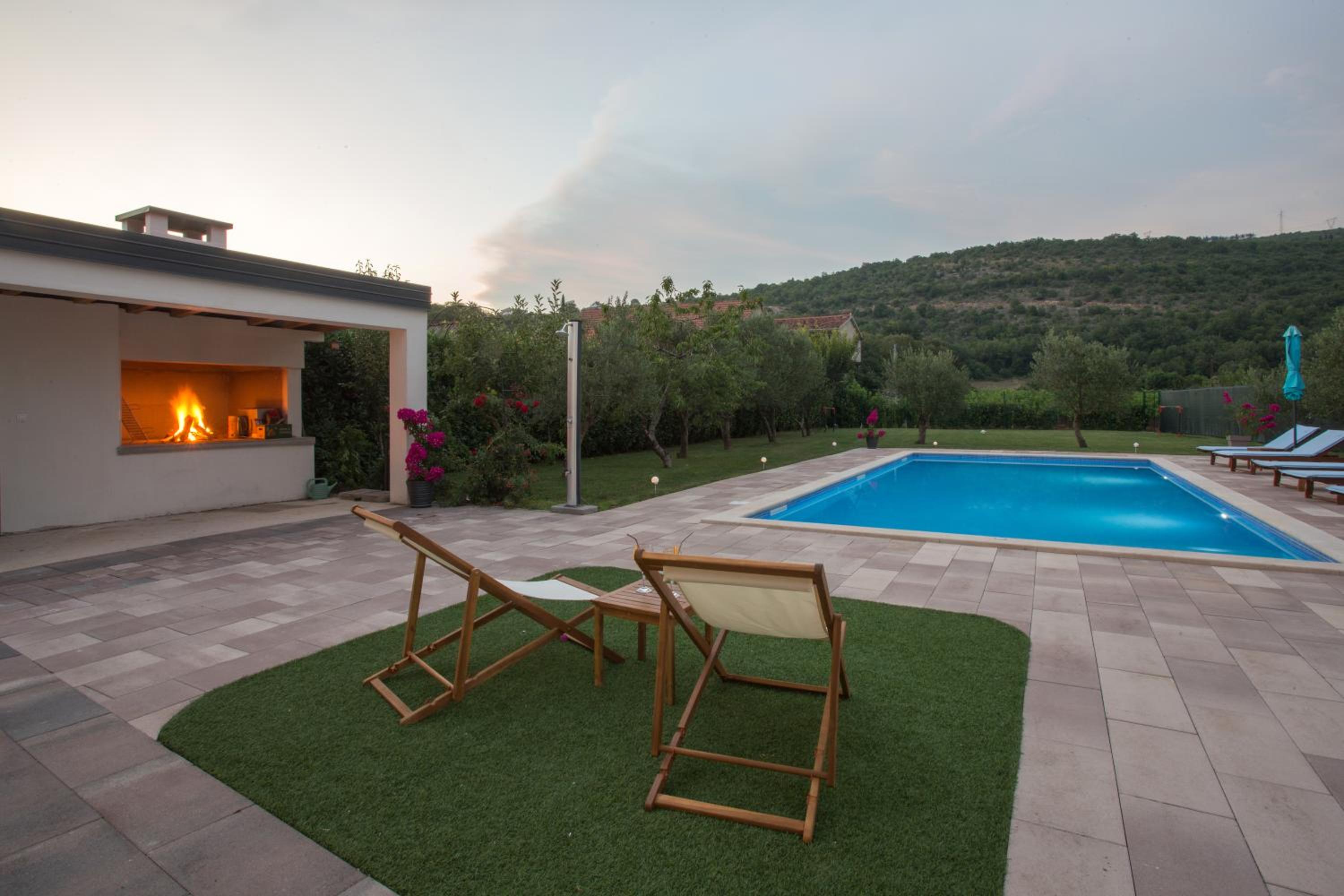 Villa Sara Family Villa with Pool and Jacuzzi Imotski Makarska Region