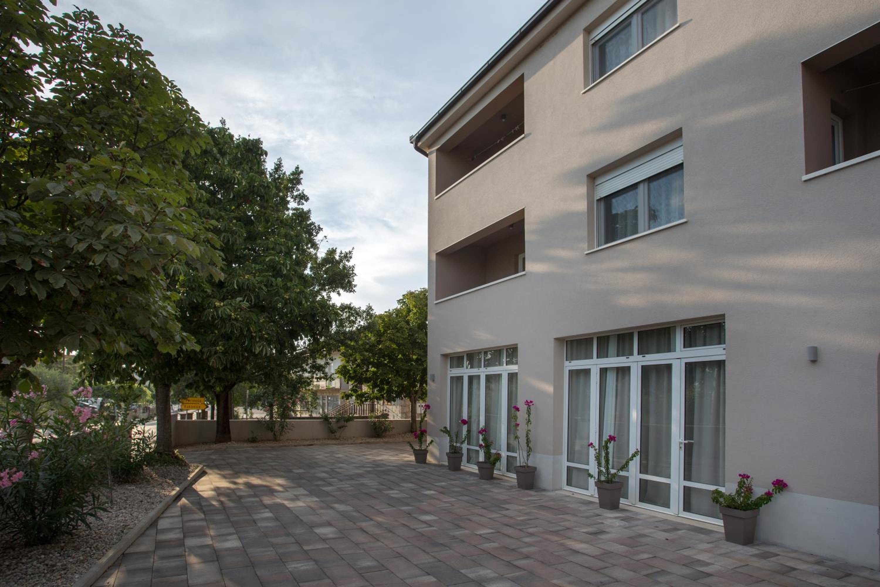 Villa Sara Family Villa with Pool and Jacuzzi Imotski Makarska Region