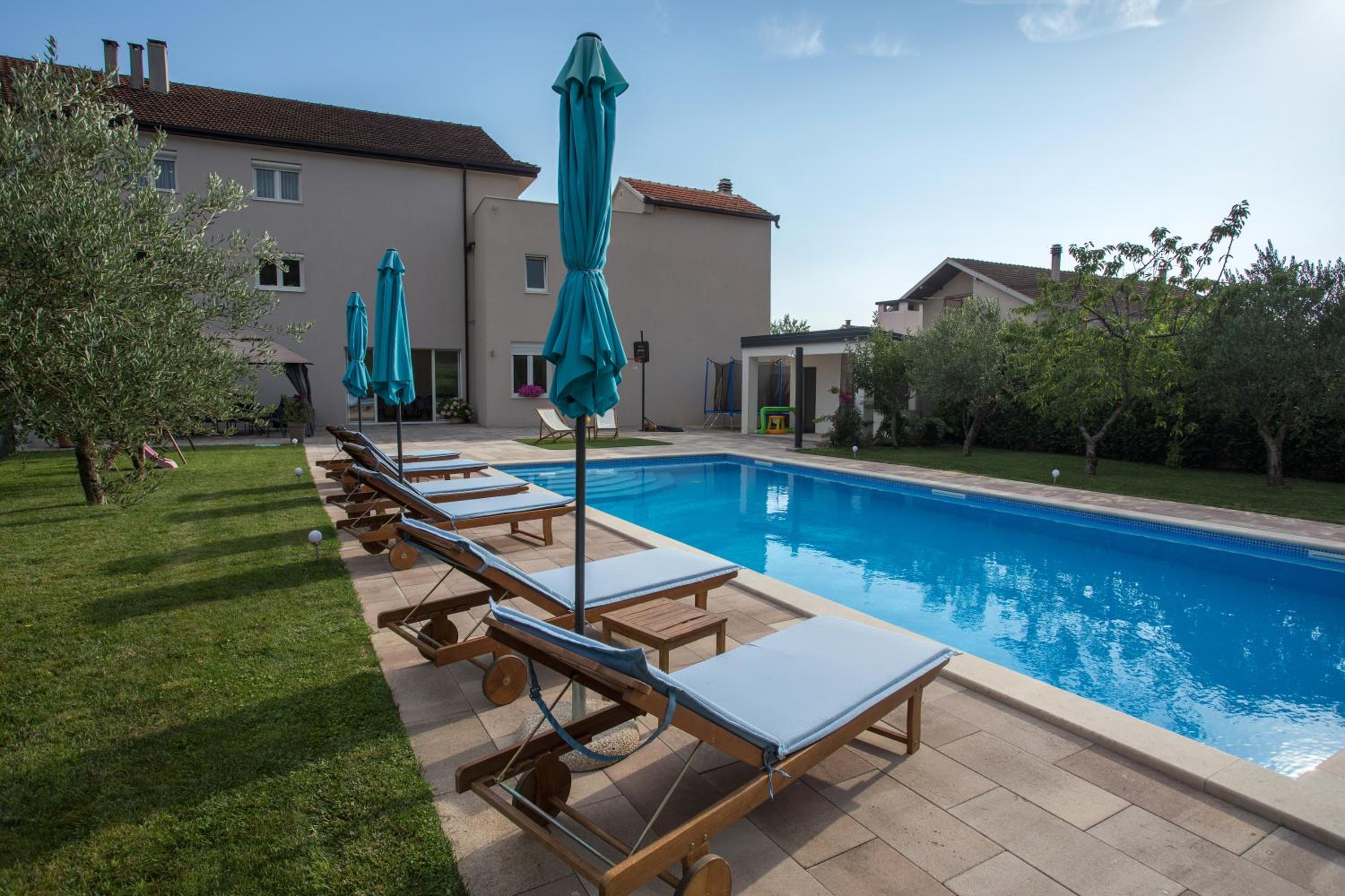 Villa Sara Family Villa with Pool and Jacuzzi Imotski Makarska Region