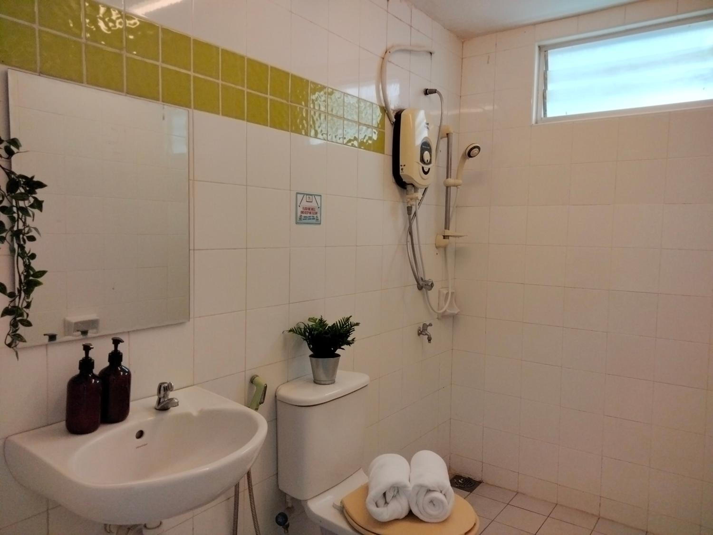 Cyberia Crescent - 3 bedroom 8 Pax photo 8