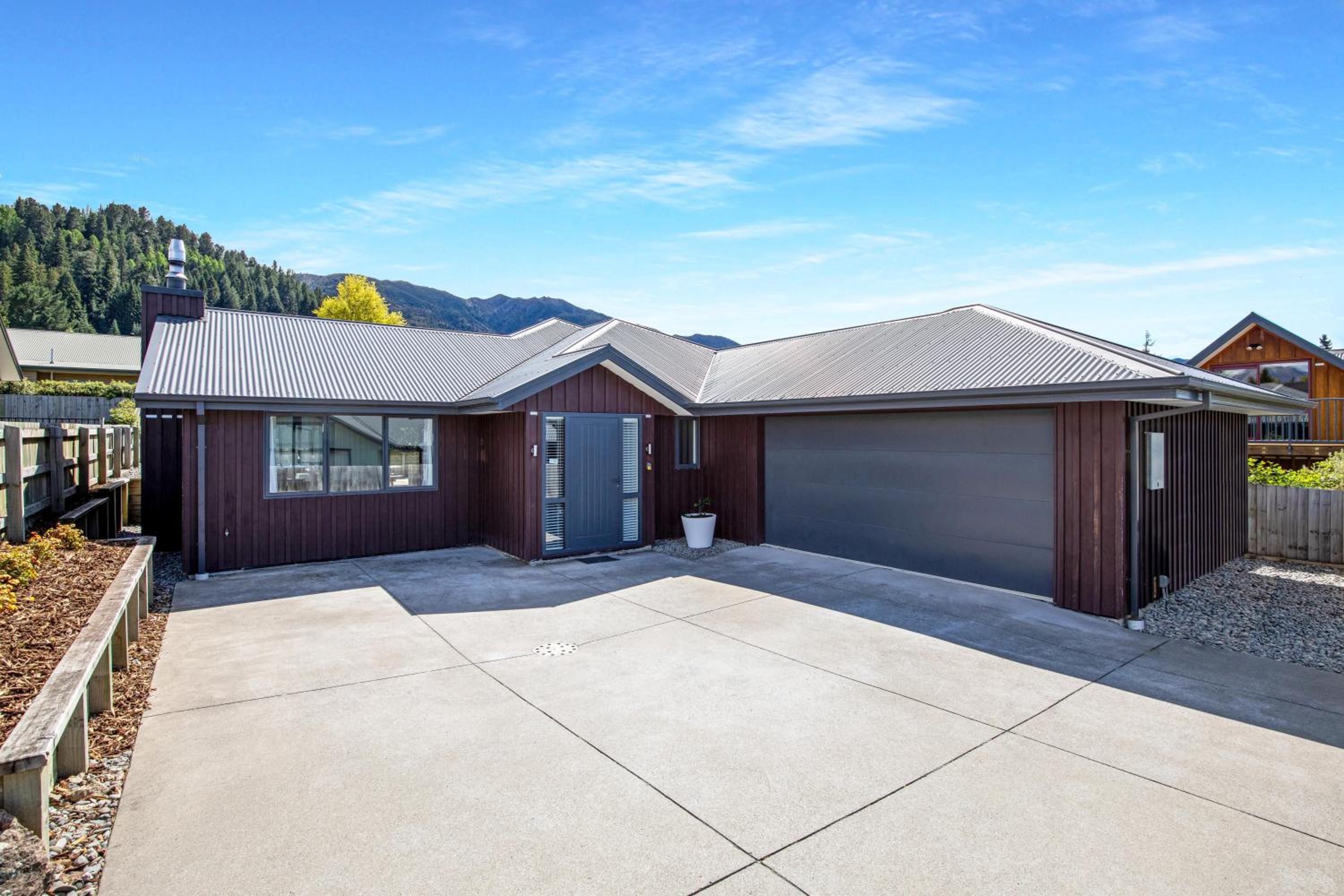 Hotel Happy Hanmer - Hanmer Springs Holiday Home - Image 1