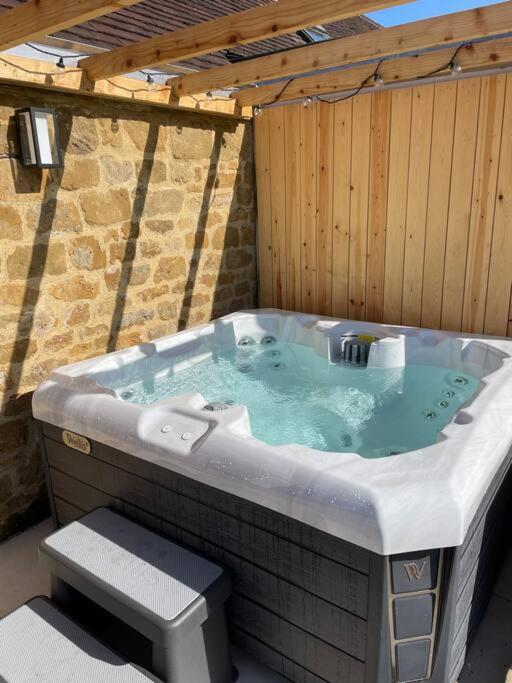 Luxury cottage with Hot Tub view 2