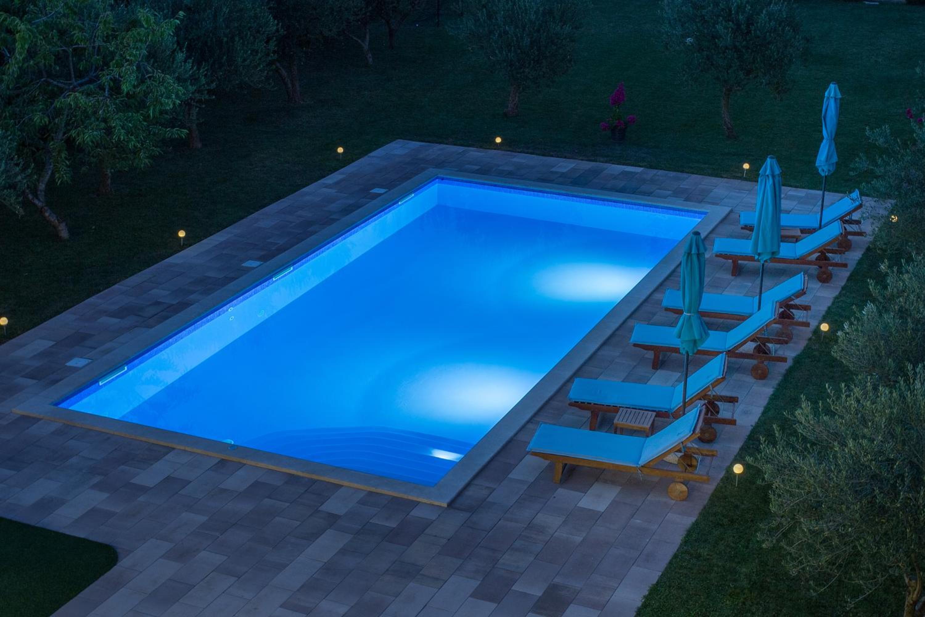 Villa Sara Family Villa with Pool and Jacuzzi Imotski Makarska Region