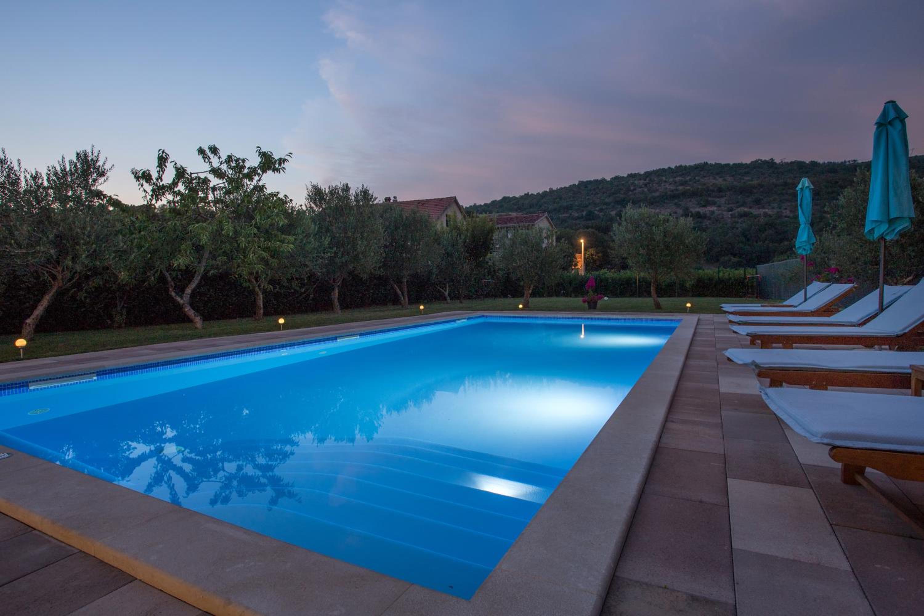 Villa Sara Family Villa with Pool and Jacuzzi Imotski Makarska Region