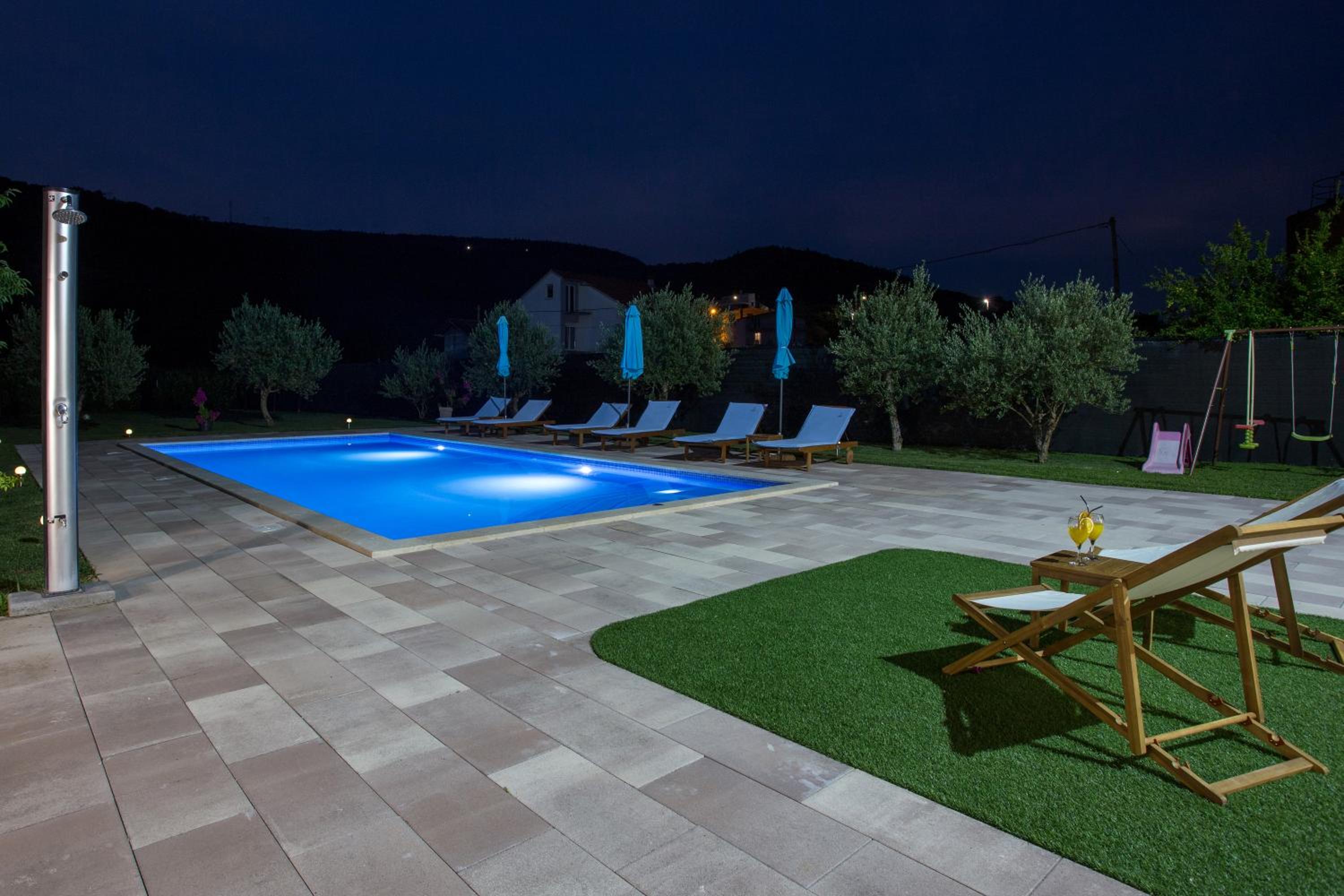 Villa Sara Family Villa with Pool and Jacuzzi Imotski Makarska Region